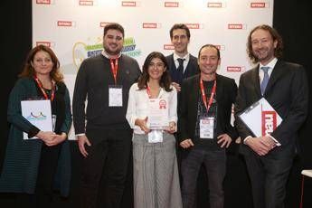 Kaspersky premiata da SMAU Napoli 2019 con il Premio Innovazione. L’azienda ha nominato il team vincente del Campionato Universitario Makers Kaspersky premiata da SMAU Napoli 2019 con il Premio Innovazione. L’azienda ha nominato il team vincente del Campionato Universitario Makers